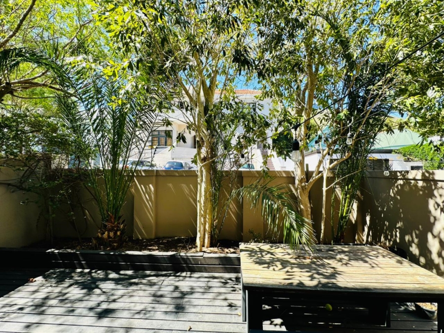 2 Bedroom Property for Sale in Sea Point Western Cape